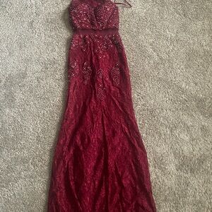Elegant Burgundy Lace Evening Gown